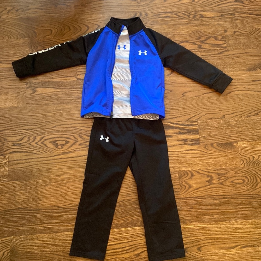 Boy’s 3 piece Under Armor set. Size 4